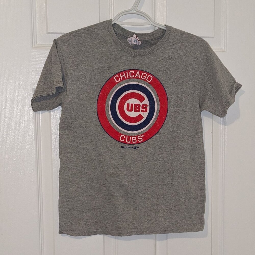 Chicago Cubs team athletics tee size large